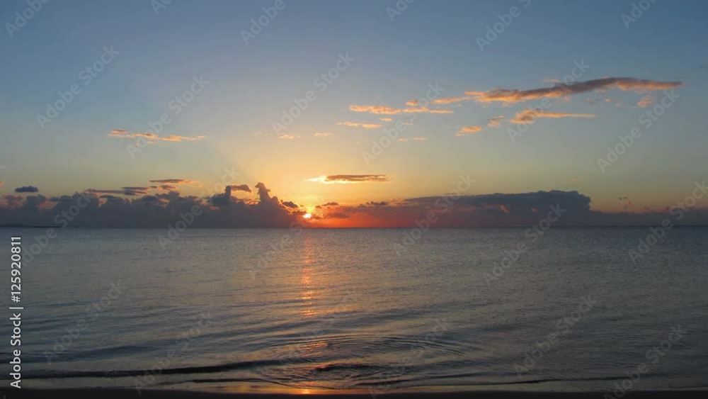beauty landscape with sunrise over sea - timelapse 4k
beauty landscape with sunrise over sea - timelapse 4k