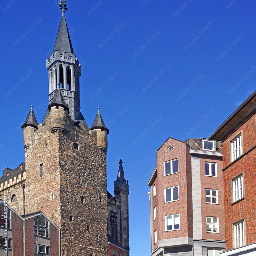 Altstadt von AACHEN mit Rathaus links