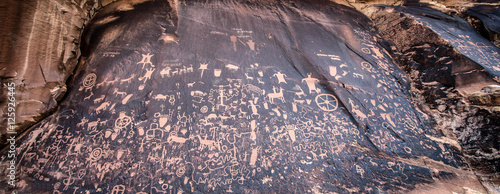 Fotografi Petroglyphs at Newspaper Rock State Historic Monument / Utah - USA