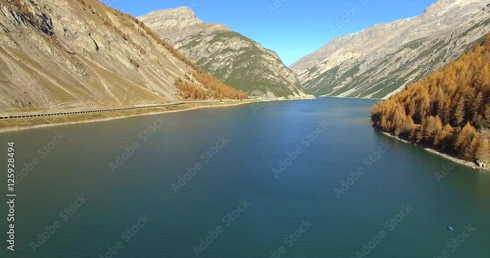 Aerial 4k - Livigno - Valtellina (IT) - Kaiak sul lago del Gallo Aerial 4k - Livigno - Valtellina (IT) - Kaiak sul lago del Gallo