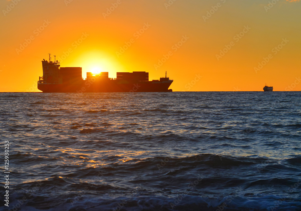 Obraz premium Cargo ship
