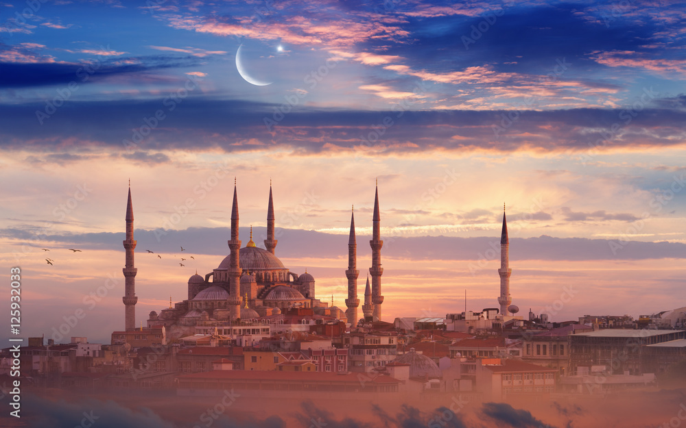 Obraz premium Ramadan background with new moon, star and mosque
