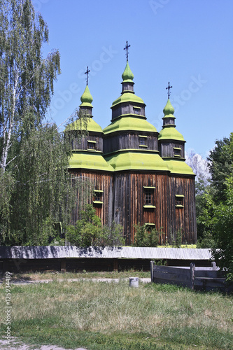Старинная деревянная украинская церковь 18 века