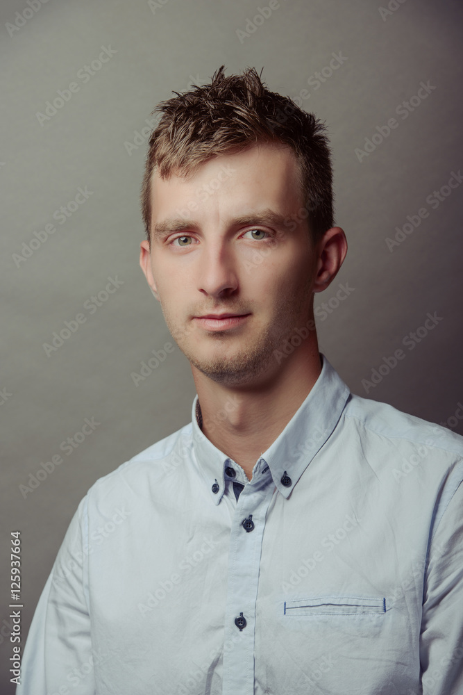 Obraz premium Portrait of a smart serious young man