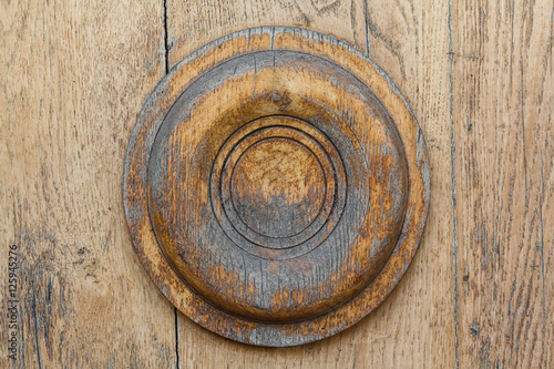 Wood surface and a decorative element in the form of a circle. B