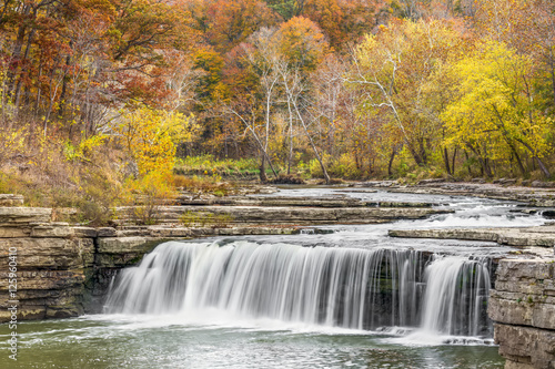 Fototapeta Naklejka Na Ścianę i Meble -  Autumn Indiana Waterfall - Lower Cataract Falls, Owen County