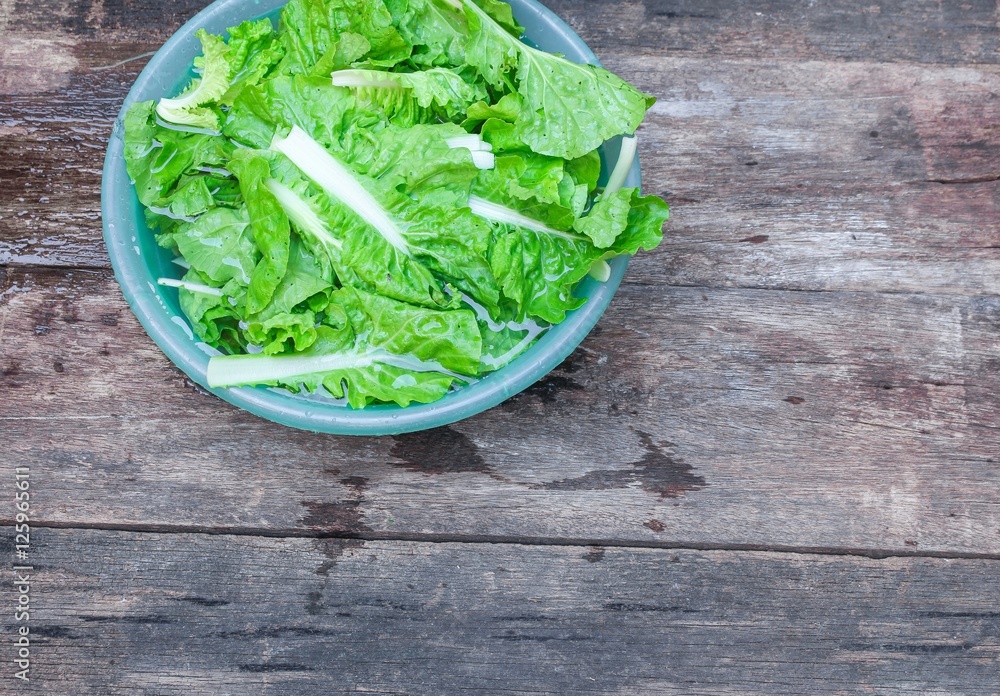 Chinese cabbage organic vegetables  Soak and wash on the wooden