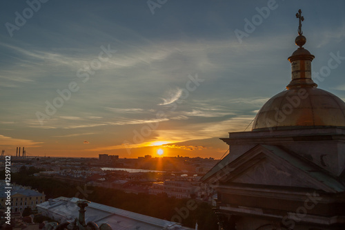 Foto evening panorama of St. Petersburg in the clear summer evening