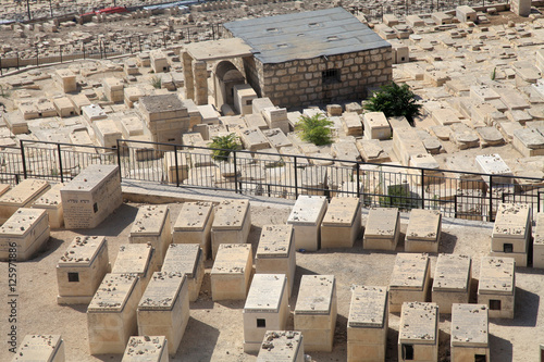 Fototapeta Naklejka Na Ścianę i Meble -  Graves in the ancient jewish cemetery in Jerusalem, Israel