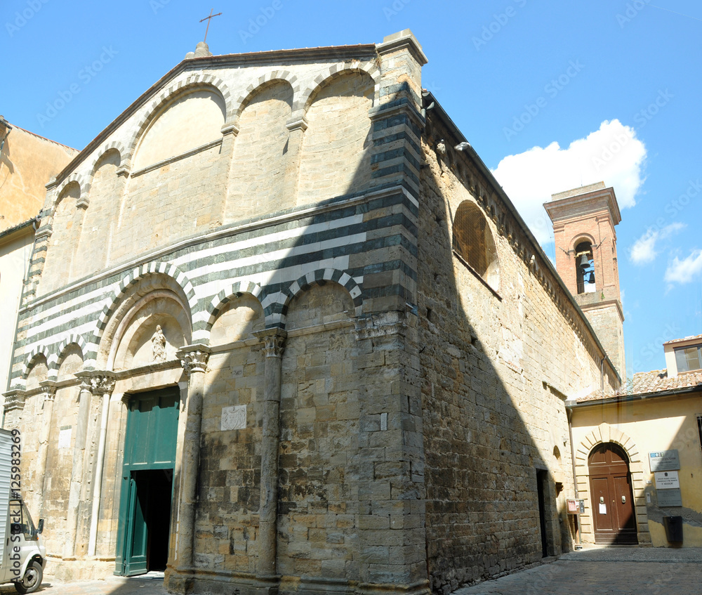 Fachada principal Iglesia Volterra