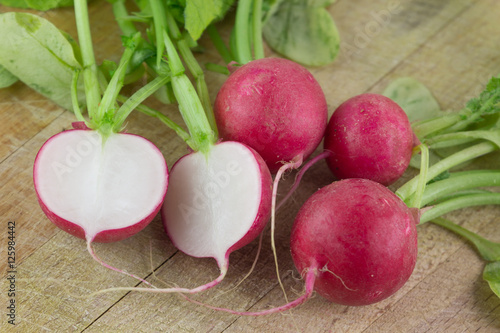 Tagliere con ravanelli