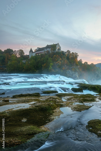 Der Rheinfall bei Schaffhausen - der gr  sste Wasserfall Europas