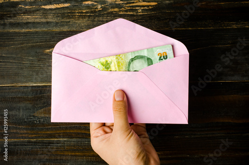 Tablou pe pânză Thai banknote in an pink envelope holding by hand