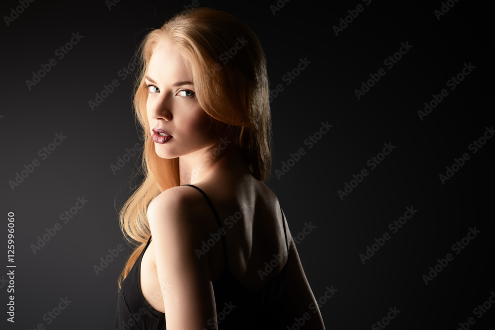 Fototapeta premium maroon lipstick make-up