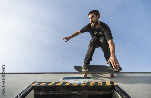 Canvas Print Skater doing a wall ride