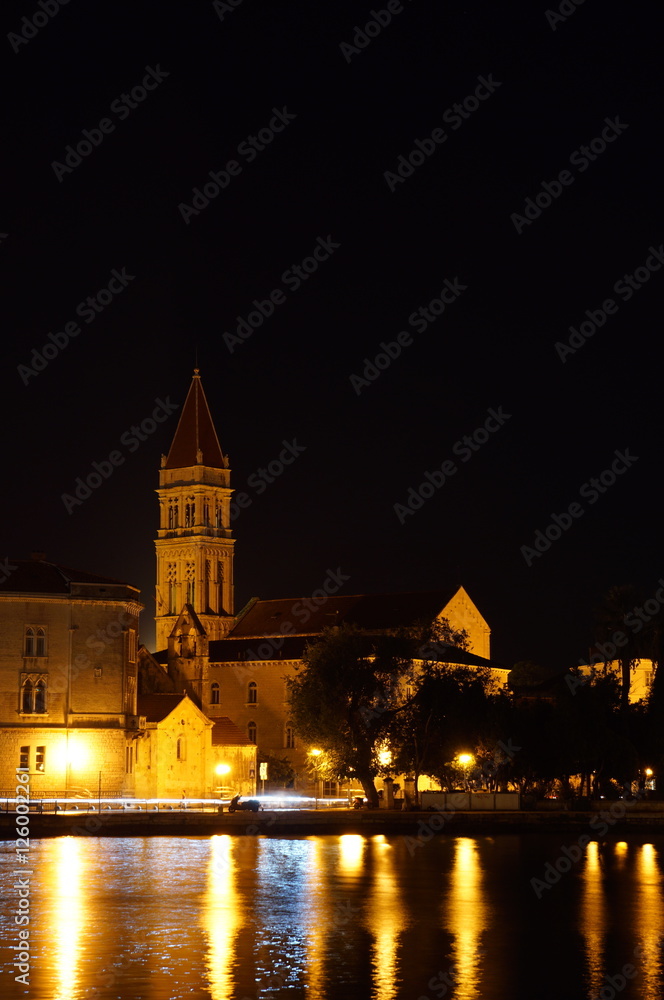 Obraz premium Laurentius Kathedrale in Trogir bei Nacht