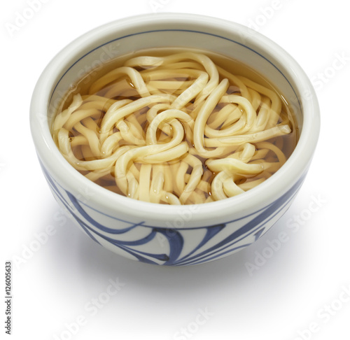 kake udon, japanese udon noodles in broth