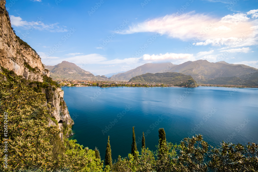 Naklejka premium Panorama of the gorgeous Lake Garda surrounded by mountains.