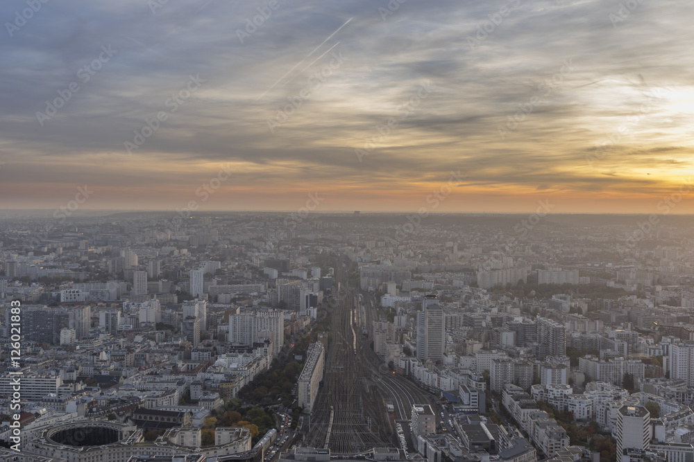 Gare Montparnasse vue du 59ème étage de la tour Montparnasse de jour