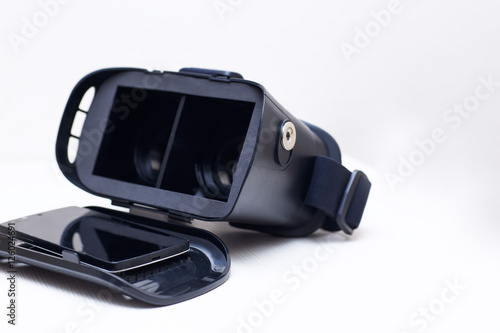 open virtual reality goggles whith smartphone