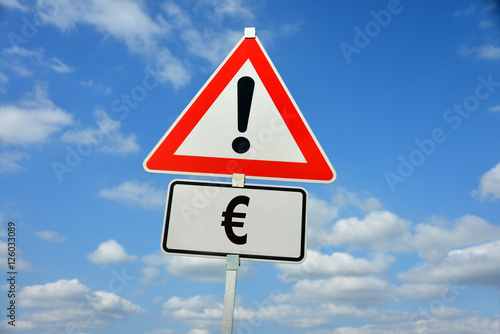 Euro, EUR, Währung, Zentralbank, EZB, Geld, Eurozeichen, symbolisch, Schild, Währungsunion, Negativzins, Gemeinschaftswährung, Finanzen, Finanzpolitik, Stabilität, Inflation