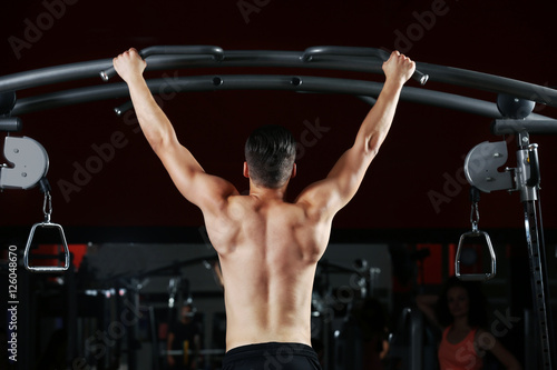 Athletic man training back ...