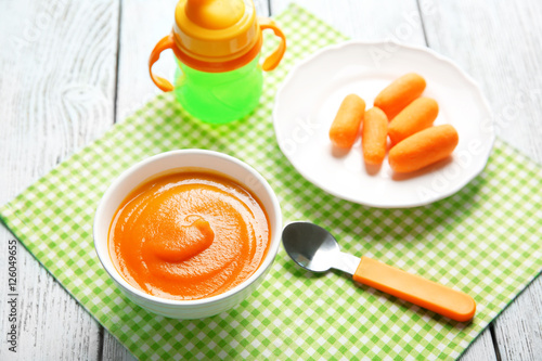 Fototapeta Naklejka Na Ścianę i Meble -  Bowl with healthy baby food on table. Child feeding concept