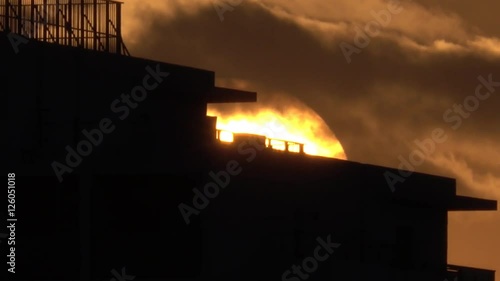 4K・都会の夕陽アップ_3-795