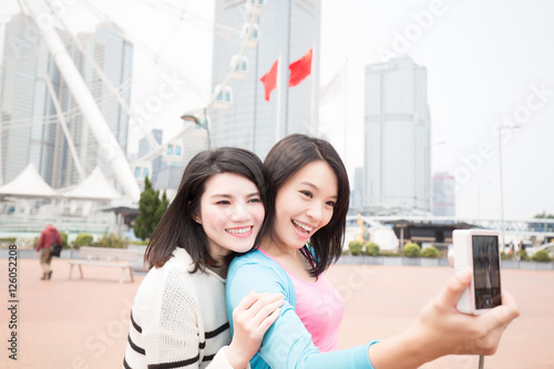 Canvas Print two woman selfie in hongkong