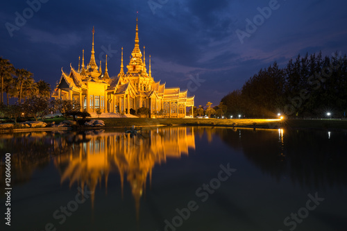 Wat Luang Pho Toh temple with water reflection in night time, Th © geargodz