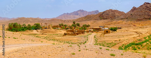 Obraz na płótnie pise-walled village in the desert area of Iran w salonie