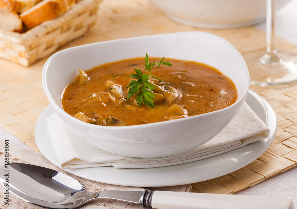 Mushroom cream soup with sliced mushrooms Mushroom cream soup with sliced mushrooms