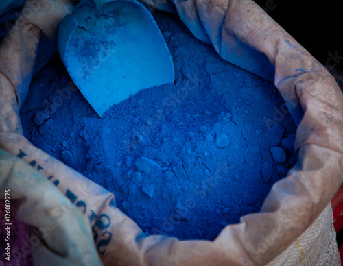 Pigmento color azul en polvo © imageblock