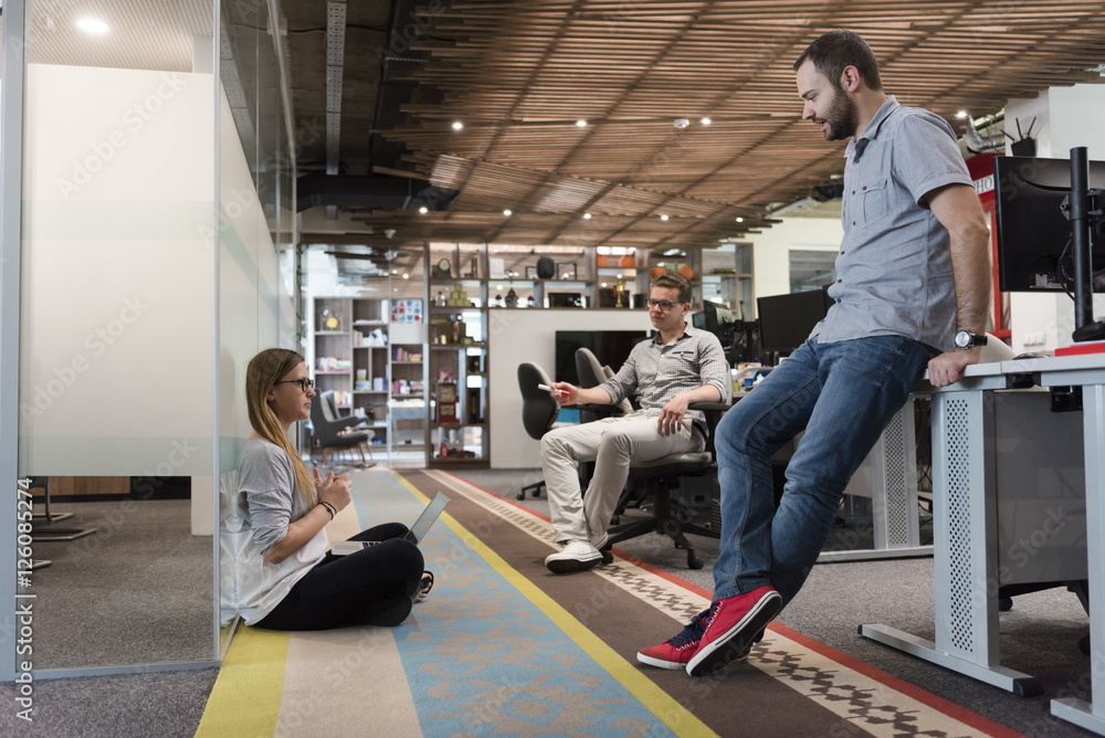 everyday team meeting and brainstorming everyday team meeting and brainstorming