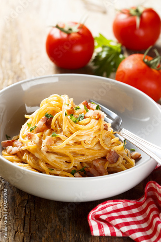 Tomato pasta with egg sauce, cheese and ham 