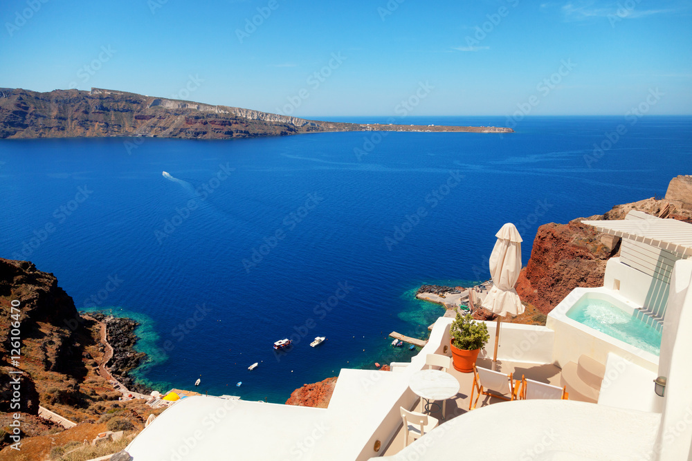 Obraz premium Summer resort with a perfect view of the volcano in Oia, Santori