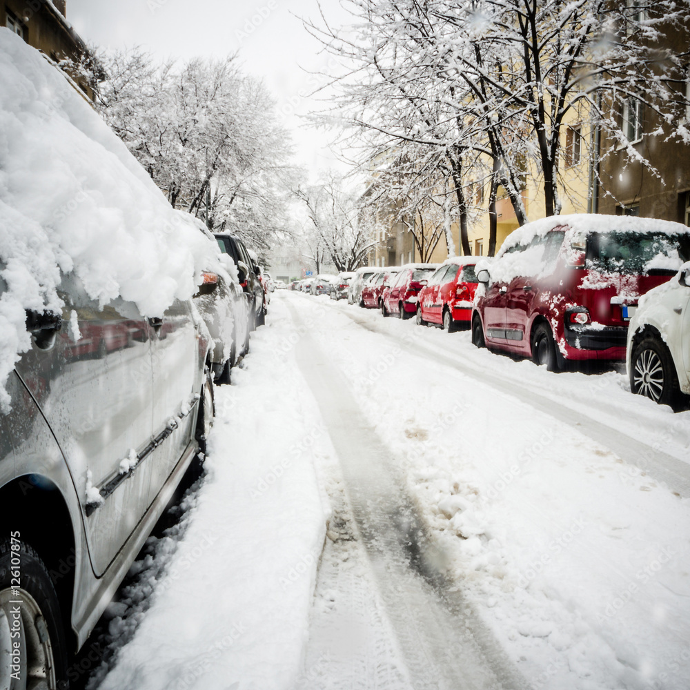 Naklejka premium extreme snowfall in european city