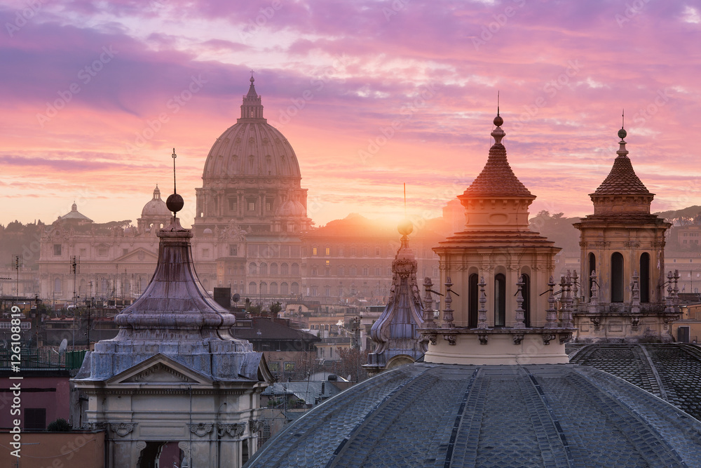 Naklejka premium Włochy, panoramę Rzymu o zachodzie słońca z katedrą św
