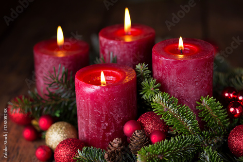Advent, Weihnachten - Vier brennende Kerzen