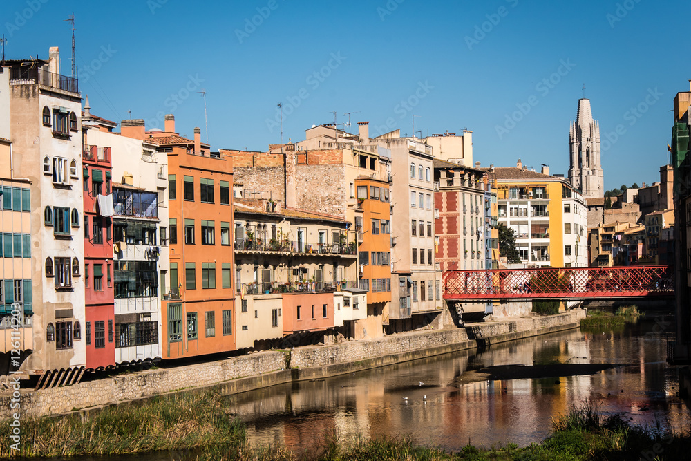 Spiegelung bunte Häuser in Girona Spiegelung bunte Häuser in Girona