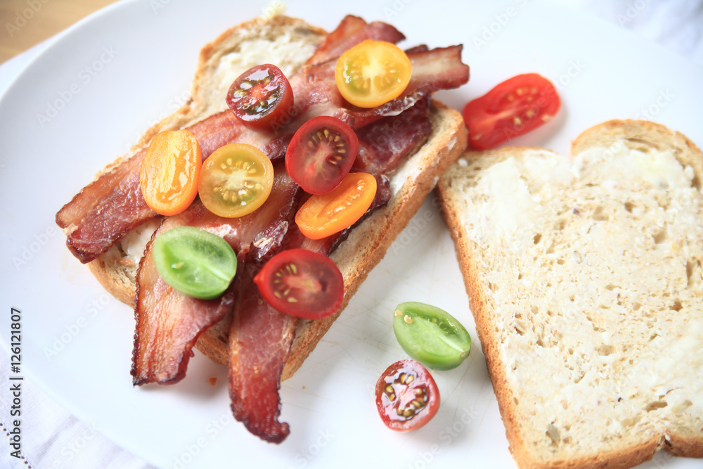 Overhead of bacon and cherry tomato sandwich 