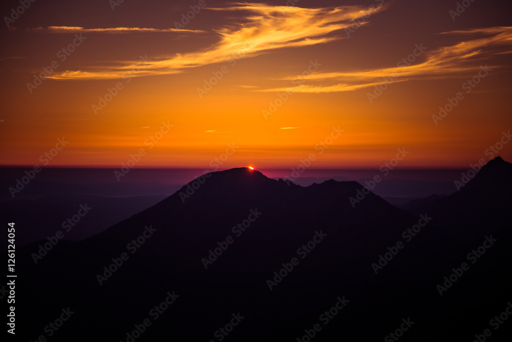 
A beautiful sunrise above the mountains