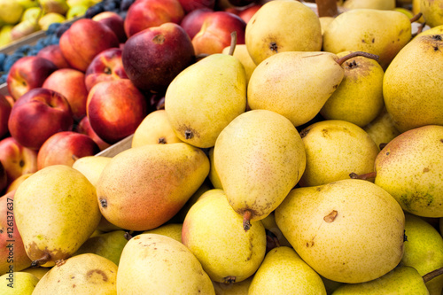 Fresh pears and nectarines in the market