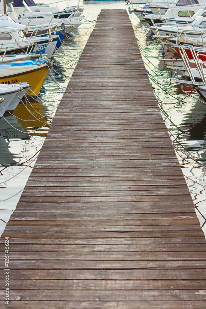Obraz premium Dock with ships on other sides