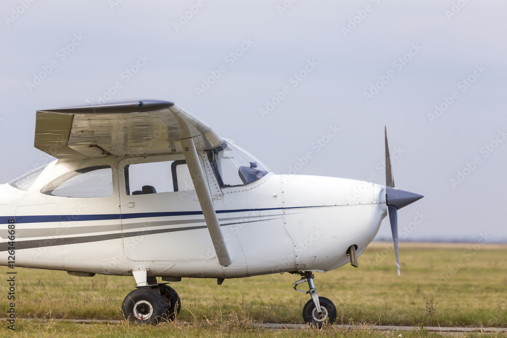 Single engine private lightweight aircraft . Single engine private lightweight aircraft .