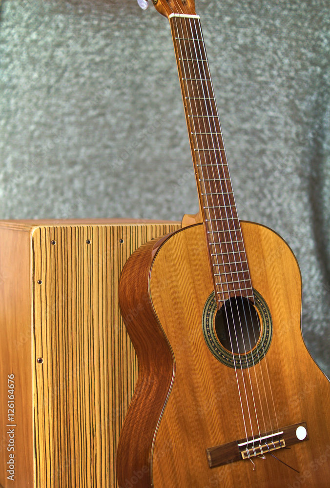 Obraz premium Cajon and guitar