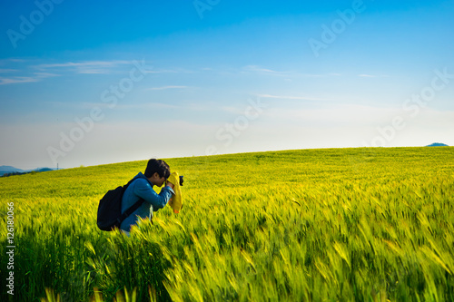 Photographer in green field © Tryeom
