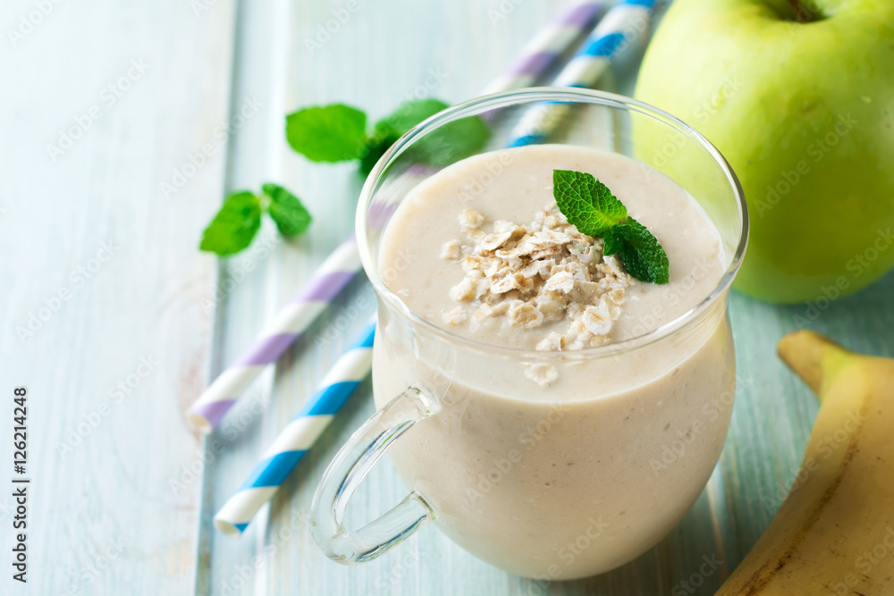 Apple banana smoothies with oatmeal on a light background. Healthy breakfast. Selective focus. Apple banana smoothies with oatmeal on a light background. Healthy breakfast. Selective focus.