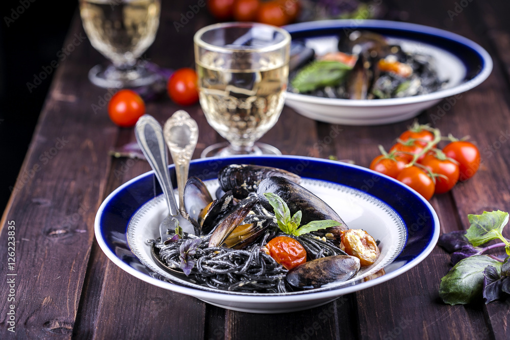 black spaghetti with mussels