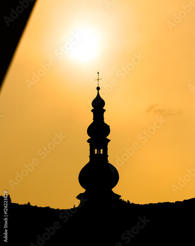 Silhouette einer Kirche in Cochem an der Mosel